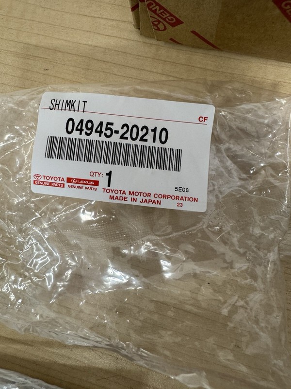 2004-2009 TOYOTA PRIUS GENUINE NEW FRONT BRAKE KIT OEM ROTORS TCMC PADS & SHIMS gallery