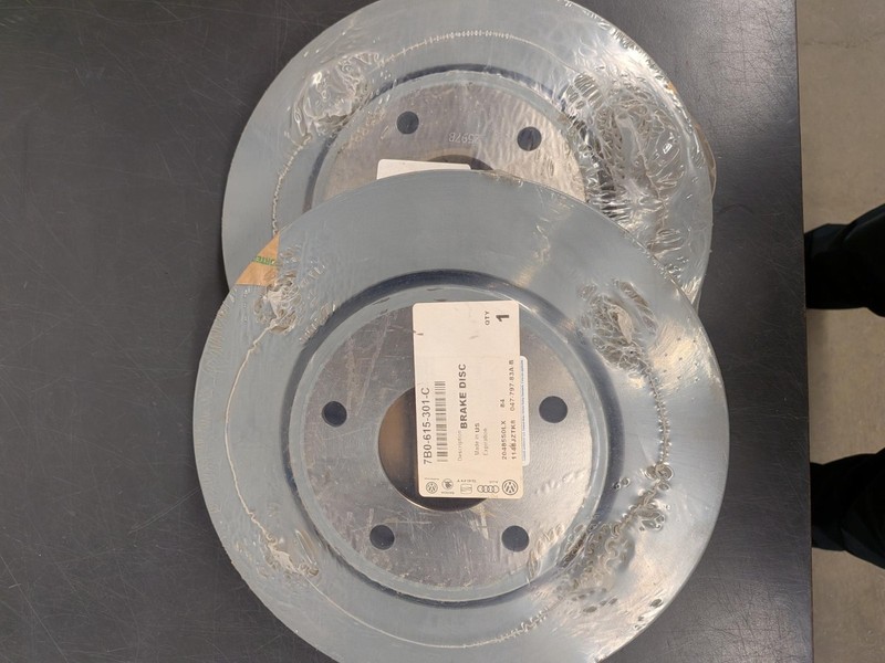 7B0615301C Pair of front brake rotor Volkswagen Routan 09-14