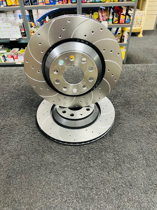 FOR VW GOLF GTI PERFORMANCE PACK BREMBO DRILLED GROOVED BRAKE DISCS & PADS SET gallery