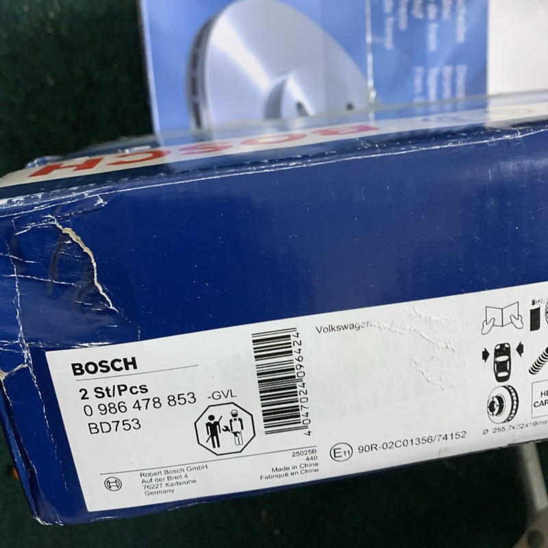 2x Brake Discs Pair Vented fits SKODA OCTAVIA Mk1 Front 96 to 10 256mm Set Bosch gallery