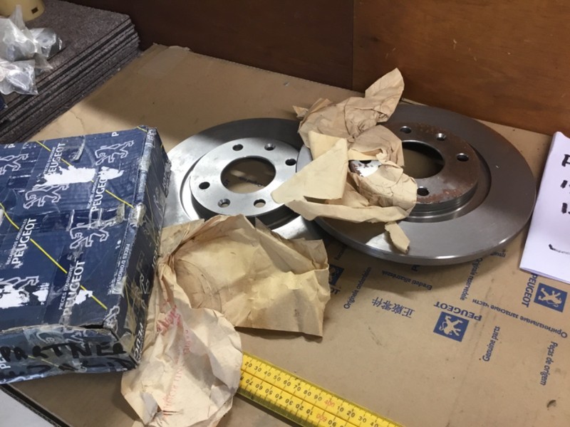 Genuine Peugeot partner 1996-2002 pair solid front brake discs and pads 4246R2 gallery