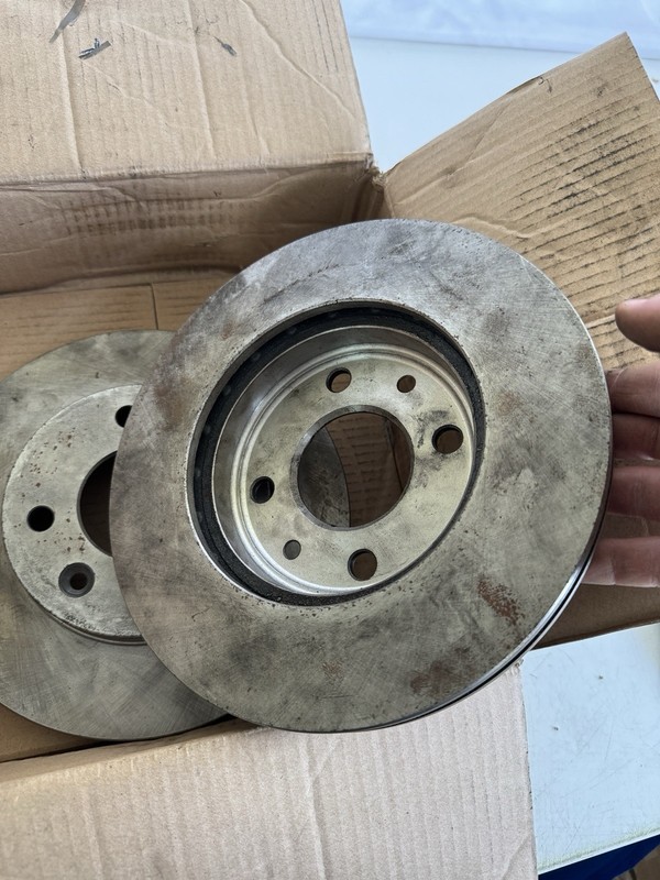 2x Brake Discs Pair Vented fits RENAULT CLIO Mk1 1.4 Front 90 to 98 238mm Rusted gallery