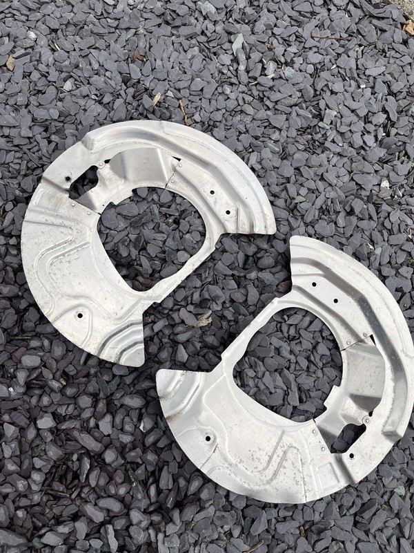 BMW X5 - PAIR - BRAKE DISC DUST COVER BACK PLATES