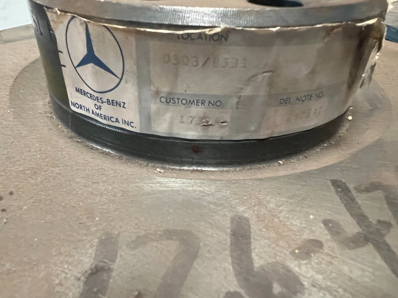 2X Genuine Mercedes Front Brake Discs 126-420-02-72 NOS 82-85 W126 380SEC 500SEC gallery