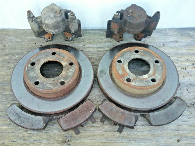 USED SALVAGED 94-99 Dodge Ram 1500 4WD 2 Front Disc Brake Rotors Calipers & Pads