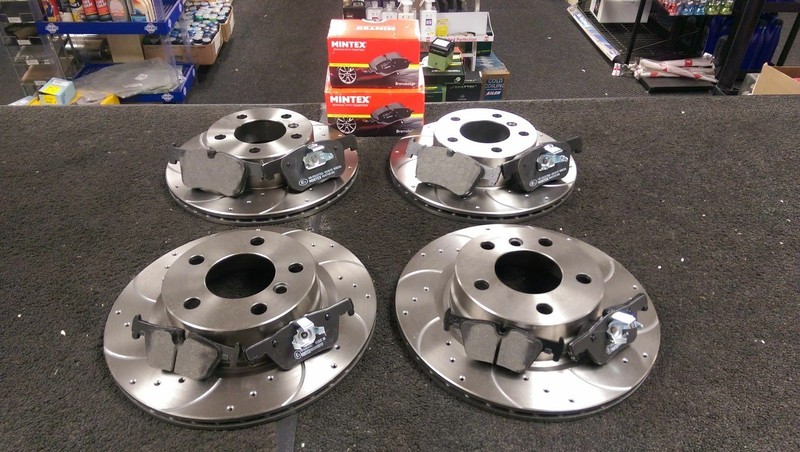 FOR BMW F32 420i 425D E90 E91 E92 FRONT REAR DRILLED GROOVED BRAKE DISCS & PADS gallery
