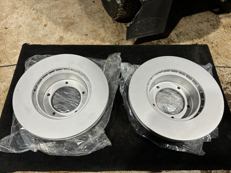 LAND ROVER DEFENDER FRONT VENTED BRAKE DISC X 2 DELPHI LR017952 G FTC902 gallery