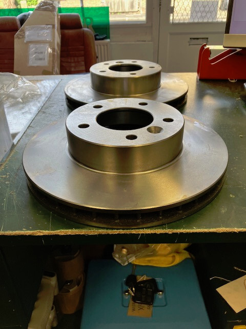 Jaguar XJ40/X300 Genuine Lemforder Front Brake Discs Pair JLM1826