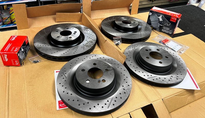 FOR MERCEDES C63 6.2 AMG C204 W204 S204 FRONT REAR DRILLED BRAKE DISCS AND PADS gallery