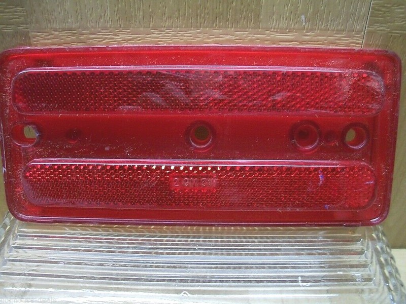5976114 NOS OEM GM, CHEVROLET OLDSMOBILE PONTIAC REAR SIDE MARKER LIGHT, RH