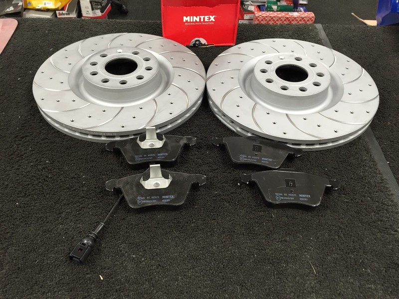 VW GOLF R32 MK5 GOLF R MK6 BRAKE DISC DRILLED GROOVED BREMBO BRAKE PAD FRONT