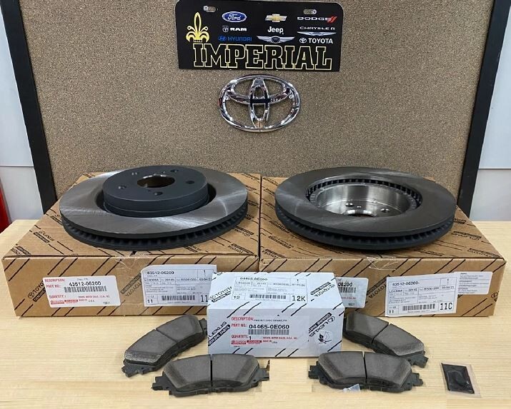 2018-2022 TOYOTA CAMRY GENUINE OEM NEW FRONT BRAKE ROTORS AND BRAKE PAD KIT