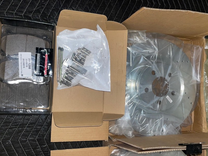 Powerstop Z26 street warrior brake rotor and pad kit (FRONT) 08-21 Challengers gallery