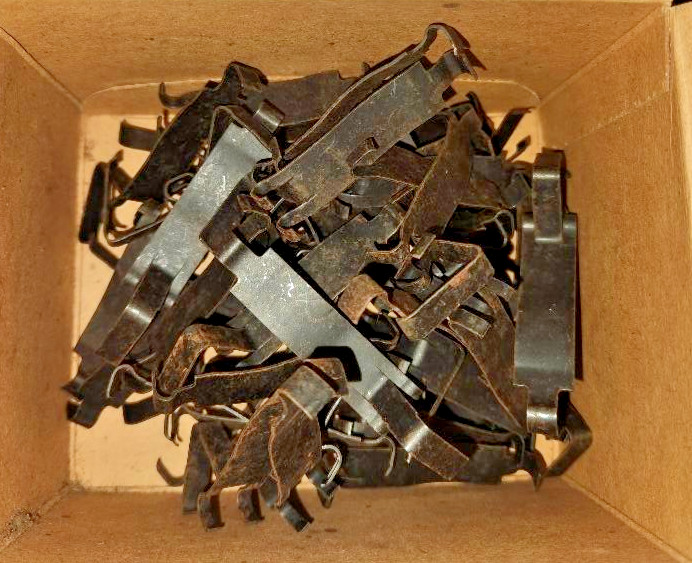 NOS FADE FREE F73102 BRAKE PAD RATTLE CLIPS gallery