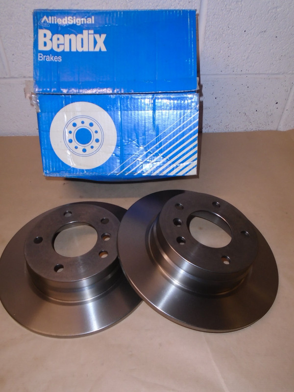 561552B Solid Rear Brake Discs (Pair) Fits BMW 316i & 318i E36 1991 – 1997