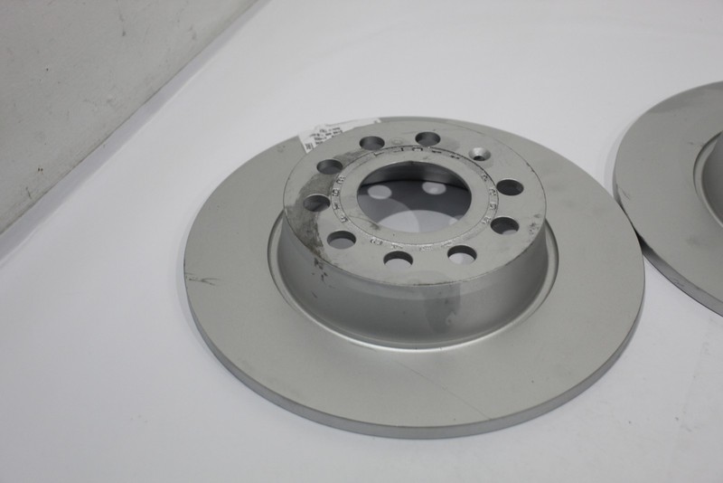 VW Sagitar 5C Mk2 Rear Brake Discs 272x10mm 5x112 New Genuine 5Q0615601D gallery