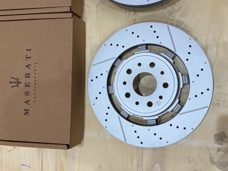 OEM GENUNIE Maserati GranTurismo Gran Turismo Gt front brake pads & rotors gallery