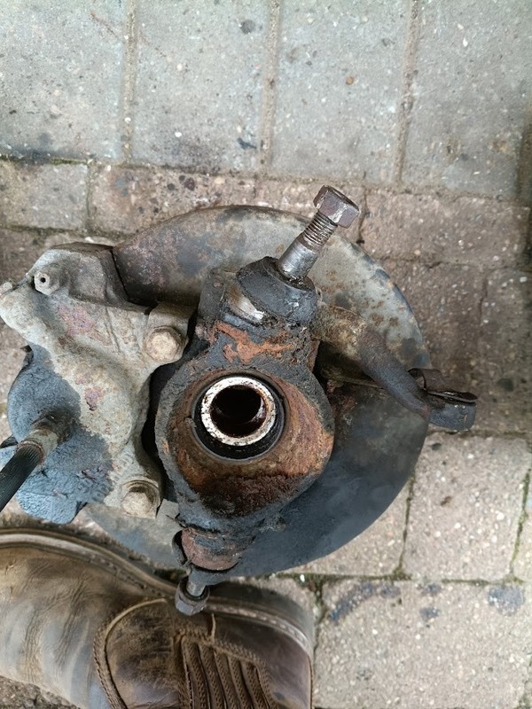 Classic Austin Rover Mini Front 8.4" Disc Brake Swivel Hubs - Pair gallery