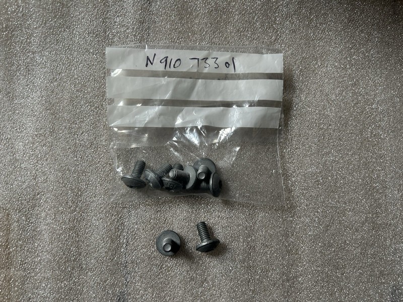 New Genuine Audi A3 8P Brake Disc Dust Cover Plate Screws M6x12 x2 N91073301