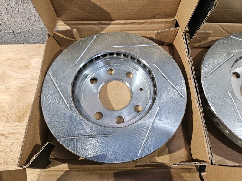 Dynamic Friction '88-'19 Chevrolet Slotted Silver Brake Rotors 611-47000R (L) gallery
