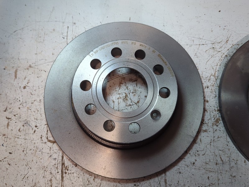 2x Brembo Brake Discs Solid Rear 253mm 08.9502.11 1K0615601K gallery