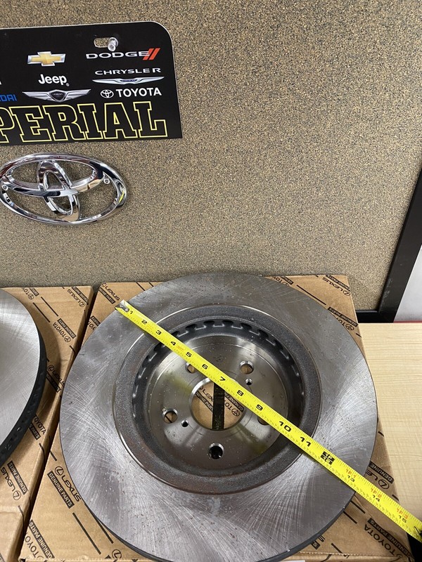 2020-2024 TOYOTA HIGHLANDER OEM GENUINE FRONT BRAKE ROTORS WITH OEM BRAKE PADS gallery