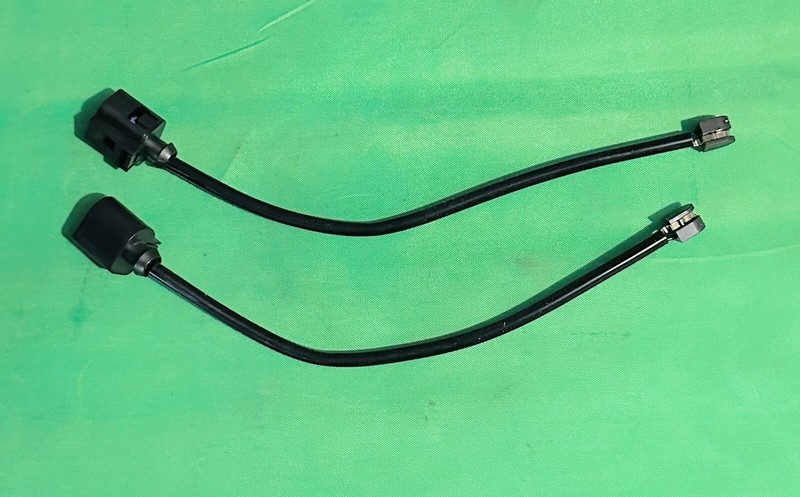 Front Brake Pads Sensors For 2012+ Porsche Boxster Cayman 911 Carrera