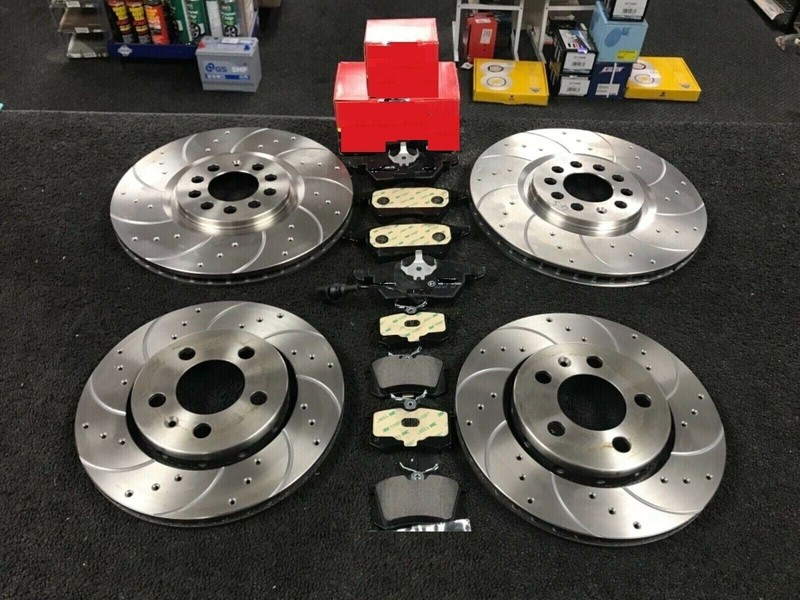 FOR BMW 125i M SPORT F20 FRONT REAR BREMBO DRILLED GROOVED DISCS AND MINTEX PADS
