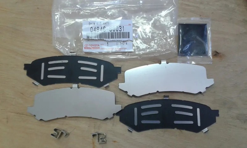 1998-2007 TOYOTA LAND CRUISER OEM GENUINE REAR BRAKE ROTORS PADS & SHIMS. gallery