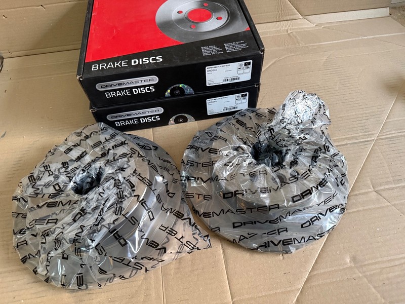 Fits Toyota RAV4 Rear Brake Discs Pair 302mm 4243142040 Drivemaster DMD040 gallery