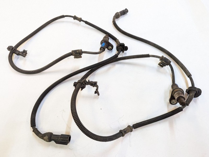 2WD Front Left / Right ABS Speed Sensor Set | Fits 1999-2002 Ford F250 F350
