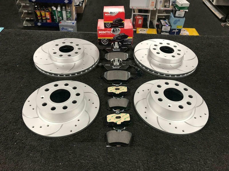 FOR VOLVO S40 2.5 T5 SE SPORT FRONT REAR DRILLED GROOVED BRAKE DISCS & PADS SET