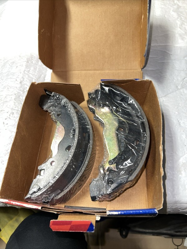 Rear Brake Shoes For 2002 Hyundai Elantra Duralast 715L - NEW gallery