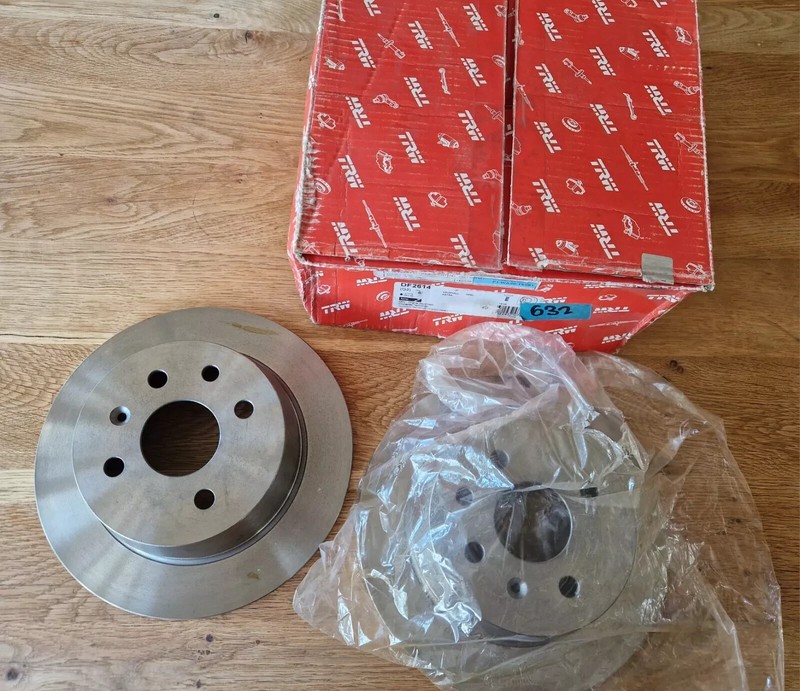 2x Brake Discs (Pair) Solid fits Vauxhall ASTRA CAVALIER TRW DF2614
