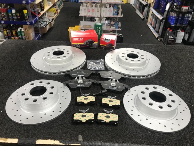 AUDI A3 2.0TDI 170bhp CROSS DRILLED BRAKE 312mm 253mm DISCS MINTEX BRAKE PADS