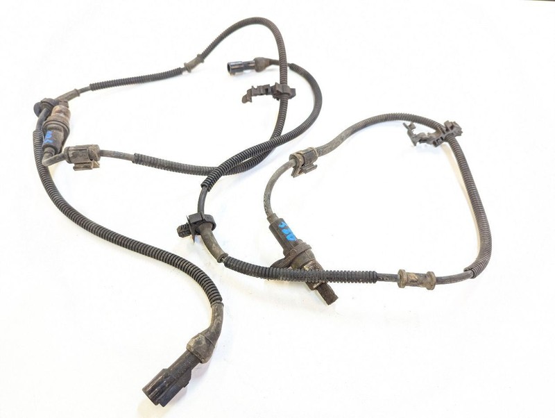 2WD Front Left / Right ABS Speed Sensor Set | Fits 1999-2002 Ford F250 F350 gallery
