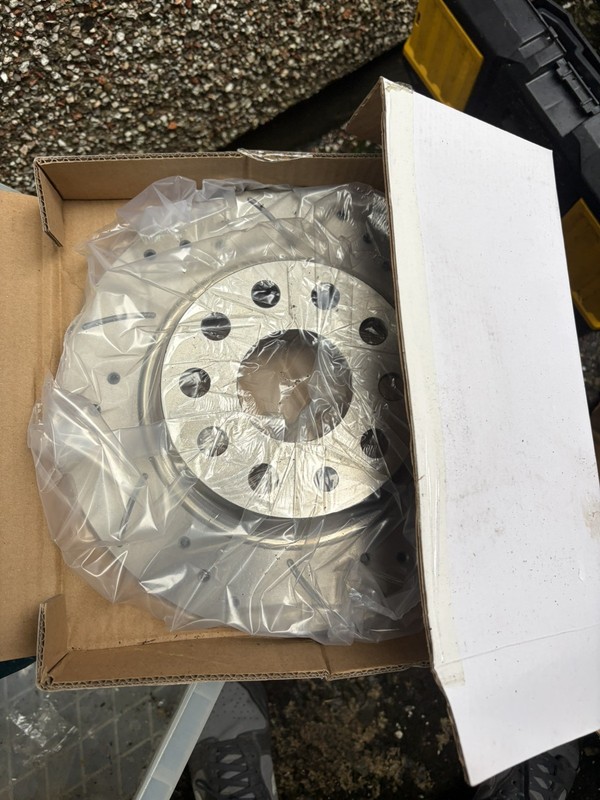 Volkswagen Golf 2.0T Gti 05-08 Rear Brake Discs and Mintex Pads Drilled Grooved
