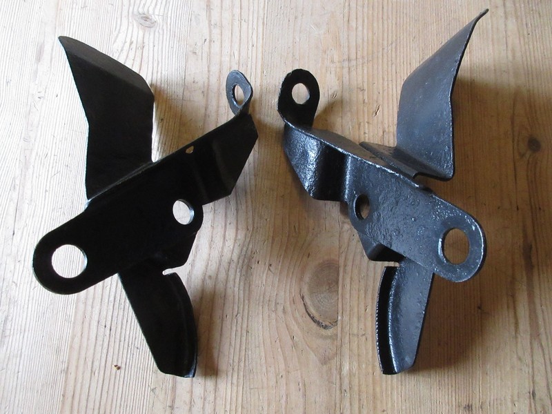 Jaguar XJ6 XJ12 XJS Front Brake Pipe Bracket + Dust Shield PAIR RH/LH C44194/5
