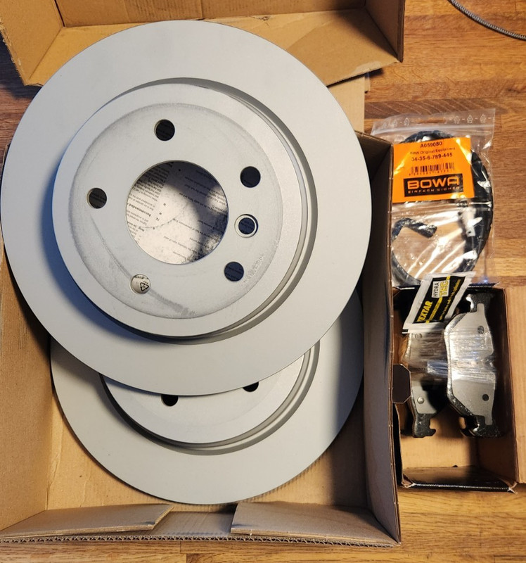BMW Rear Brake Kit Zimmermann Rotors Akebono Pads 325xi 328xi e90