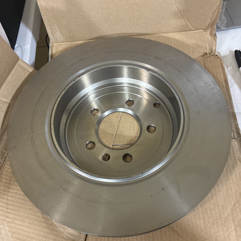 Brembo 09.A774.11 UV COATED Pillar Vented Rear Brake Rotor OE#LR016192 Land Rove gallery