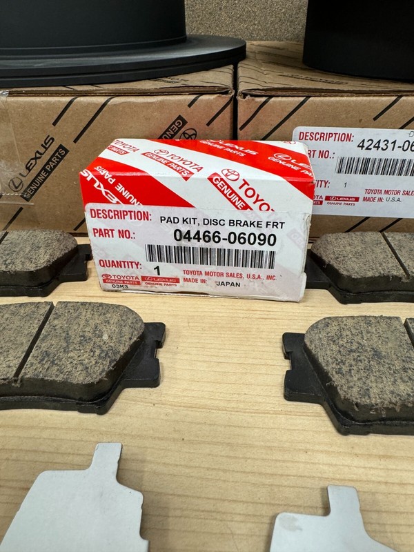 2008-2012 TOYOTA AVALON GENUINE OEM NEW REAR BRAKE ROTORS PAD KITS & SHIM KIT gallery