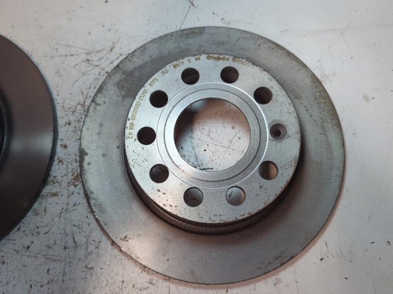 2x Brembo Brake Discs Solid Rear 253mm 08.9502.11 1K0615601K gallery