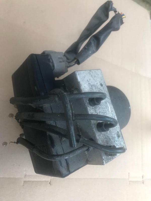 Toyota Hiace 97-06 d4d ABS pump As pictured genuine Toyota