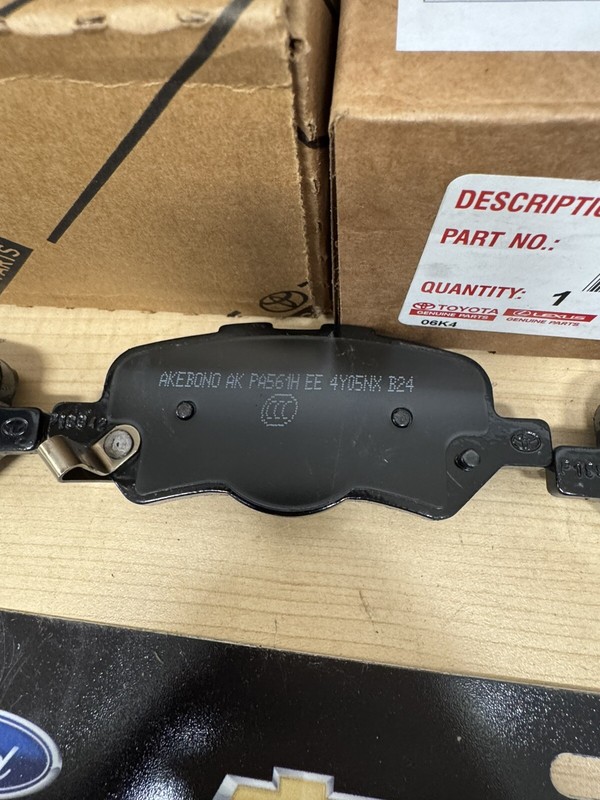 2009-2015 TOYOTA VENZA GENUINE OEM NEW REAR BRAKE ROTORS & OEM BRAKE PADS gallery