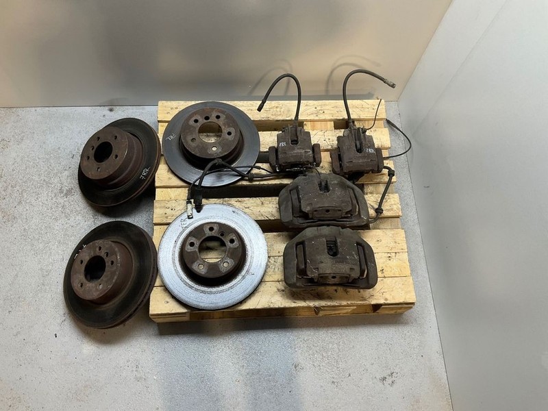 BMW 5 E60 E61 2009 Diesel Brake Discs and Calipers Adjusted LJO11252