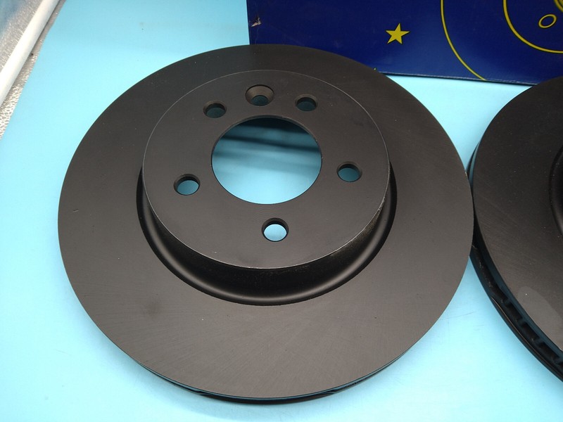 EBC D1372 Standard Discs Front Set 317 mm Fits Discovery 3 / Range Rover Sport gallery