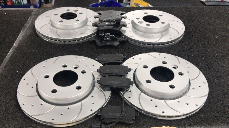 VW TRANSPORTER T5 T30 T28 PERFORMANCE DRILLED GROOVED BRAKE DISC PADS FRONT REAR