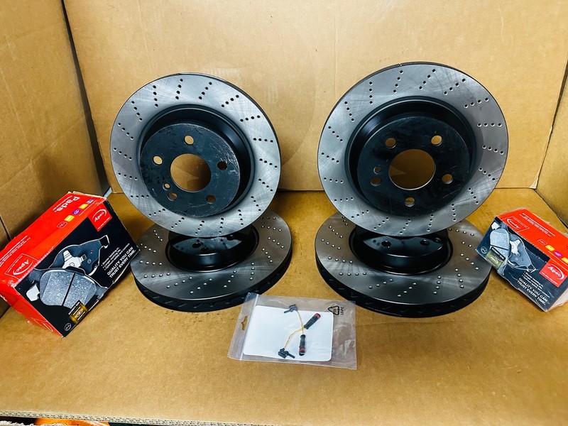 FOR MERCEDES E CLASS 2.1 CDI SPORT E220 W212 FRONT REAR DRILLED BRAKE DISCS PADS gallery