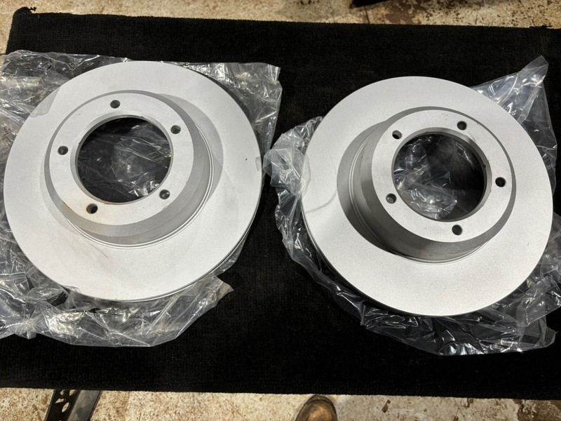 LAND ROVER DEFENDER FRONT VENTED BRAKE DISC X 2 DELPHI LR017952 G FTC902