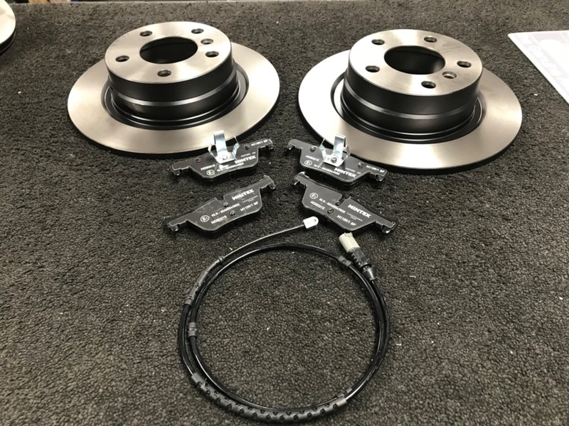 BMW 114 118 218 BRAKE DISCS WITH MINTEX BRAKE PADS REAR 290MM